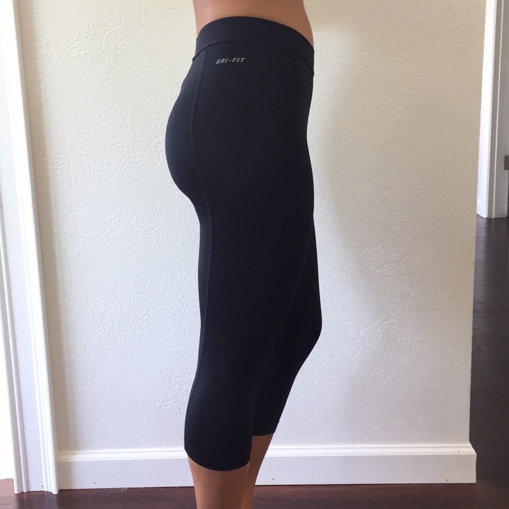 Nike Pro / Capri black leggings